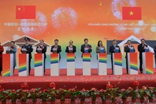 越南里万—中国硕龙双边口岸开通仪式。（图片来源：baocaobang.vn）
