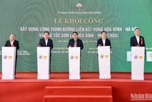 和平-河内跨区域公路、（和平-木州）山罗高速公路开工仪式。