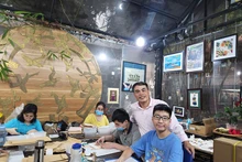 为残疾人提供就业机会。（图片来源：tuoitrethudo.com.vn）