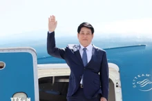 国家主席梁强抵达圣地亚哥开始对智利进行正式访问。（图片来源：越通社）