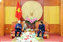 谅山省人民委员会副主席梁仲琼会见联合国教科文组织驻越代表处首席代表曼哈特。（图片来源：信息报）