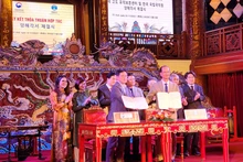 合作谅解备忘录签署仪式。（图片来源：承天顺化报）