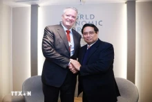 越南政府总理范明正会见经合组织秘书长马蒂亚斯·科尔曼。（图片来源：越通社）