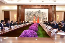 会谈场景。（图片来源：qdnd.vn）