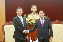 越共中央内政部部长潘廷镯会见韩国反腐败和民权委员会副委员长。（图片来源：越通社）