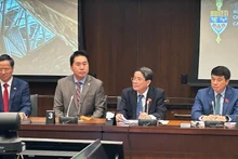 越南国会副主席阮德海出席越加友好议员小组与加越友好议员小组的交谈会。（图片来源：baotintuc.vn）