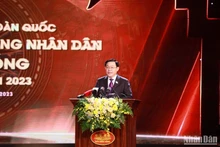 国会主席王廷惠在仪式上发表讲话。