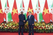 越南政府总理范明正和布隆迪总统埃瓦里斯特·恩达伊施米耶。