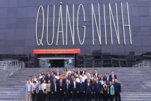 双方代表在广宁博物馆合影。（图片来源：越通社）