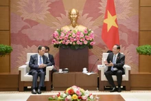 国会副主席陈光方会见中国第十三届全国人民代表大会常务委员会副委员长、中国国际交流协会会长吉炳轩。（图片来源：quochoi.vn）
