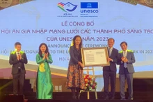 会安市加入联合国教科文组织全球创意城市网络公布仪式。（图片来源：baoquangnam.vn）