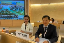 越南常驻联合国代表团副团长弓德欣出席联合国人权理事会第56届会议。（图片来源：越通）