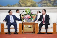 越南政府总理范明正会见中国云南省委书记王宁。