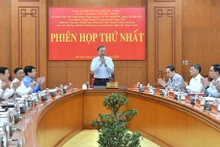 苏林总书记主持会议。