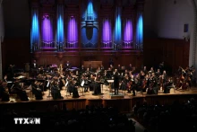 莫斯科国立学术交响乐团演奏越南音乐家黎自明的作品。（图片来源：越通社）