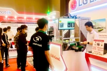 LG集团在海防市介绍现代化生产技术。