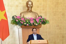 范明正总理在会议上发表讲话。