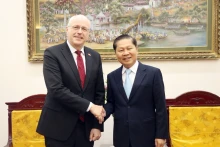 越南劳动荣军与社会部副部长黎晋勇会见芬兰驻越南大使科欧·诺万托。（图片来源：越南劳动荣军与社会部）