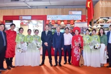 各位代表出席越南展区开展仪式。