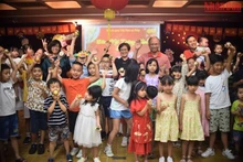 越南驻法国大使丁全胜携夫人，越南驻联合国教科文组织代表团团长黎氏红云大使和少儿们。