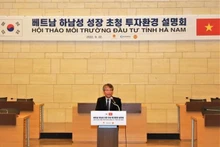 越南驻韩国大使阮武松出席研讨会并发表讲话。（图片来源：越通社）