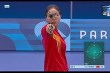 越南射击运动员郑秋荣。