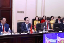 越南国会主席王廷惠在会谈上发表讲话。（图片来源：越通社）