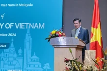越南驻马来西亚大使丁玉玲在仪式上发表讲话。（图片来源：越通社）