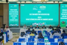 “分享应对气候变化经验”讨论会场景。（图片来源：越通社）