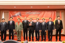 范明正总理和各位代表在公布仪式上合影。