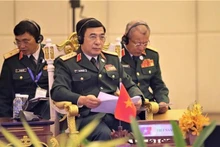 越南国防部长潘文江大将与会。（图片来源：越通社）