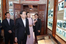 国会主席陈青敏参观阮志清博物馆。