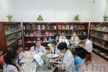 芹苴市少儿参加法语书籍空间活动。（图片来源：芹苴报网）