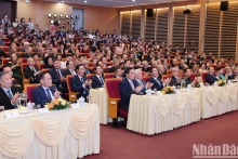 各位代表出席活动。