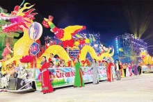 宣光省街道在中秋节之夜。