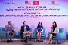 各位代表出席培训班开班仪式。（图片来源：danang.gov.vn）