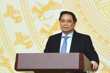 范明正总理在会议上发言。