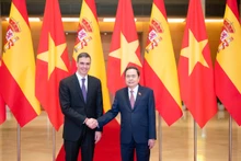 越南国会主席陈青敏会见西班牙首相桑切斯。（图片来源：quochoi.vn）