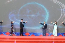 越中游客使用通行证2天1夜旅游项目公布仪式。（图片来源：越通社）