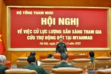 越南人民军总参谋部就派遣力量赴缅甸开展地震灾害救援工作召开紧急会议。（图片来源：tienphong.vn）