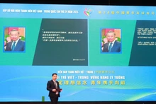 2023年越南模范青年代表张清松发表讲话。（图片来源：tuoitrethudo.vn）