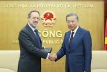 苏林部长会见马可·德拉·塞塔大使。（图片来源：人民公安报）