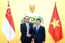 越南工贸部部长阮鸿延和新加坡贸工部第二部长陈诗龙。（图片来源：越通社）