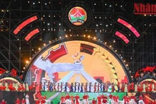 普安市和普安市社各坊成立决议公布仪式在万春广场隆重举行。