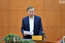 苏林总书记主持会议。