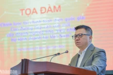 越共中央委员、《人民报》社总编辑、中央宣教部副部长、越南新闻工作者协会主席黎国明发表讲话。