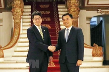 胡志明市人民委员会副主席裴春强会见日本国际协力银行行长林信光。（图片来源：越通社）