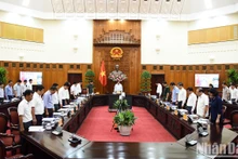 在会议召开前，与会代表已为阮富仲总书记默哀一分钟，表示深切哀悼。