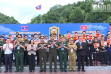 双方代表合影。
