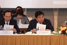 越南计划与投资部部长阮志勇在论坛上发言。